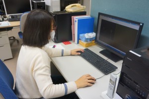 作業中の庄司さん